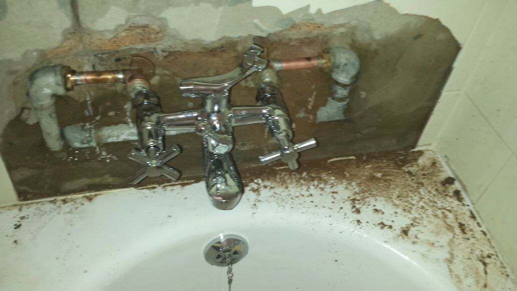 Leaking bath tap